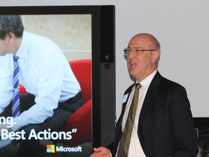 Vortrag von Peter Hazou, Director Business Development bei Microsoft, beim Event des BANKINGCLUB